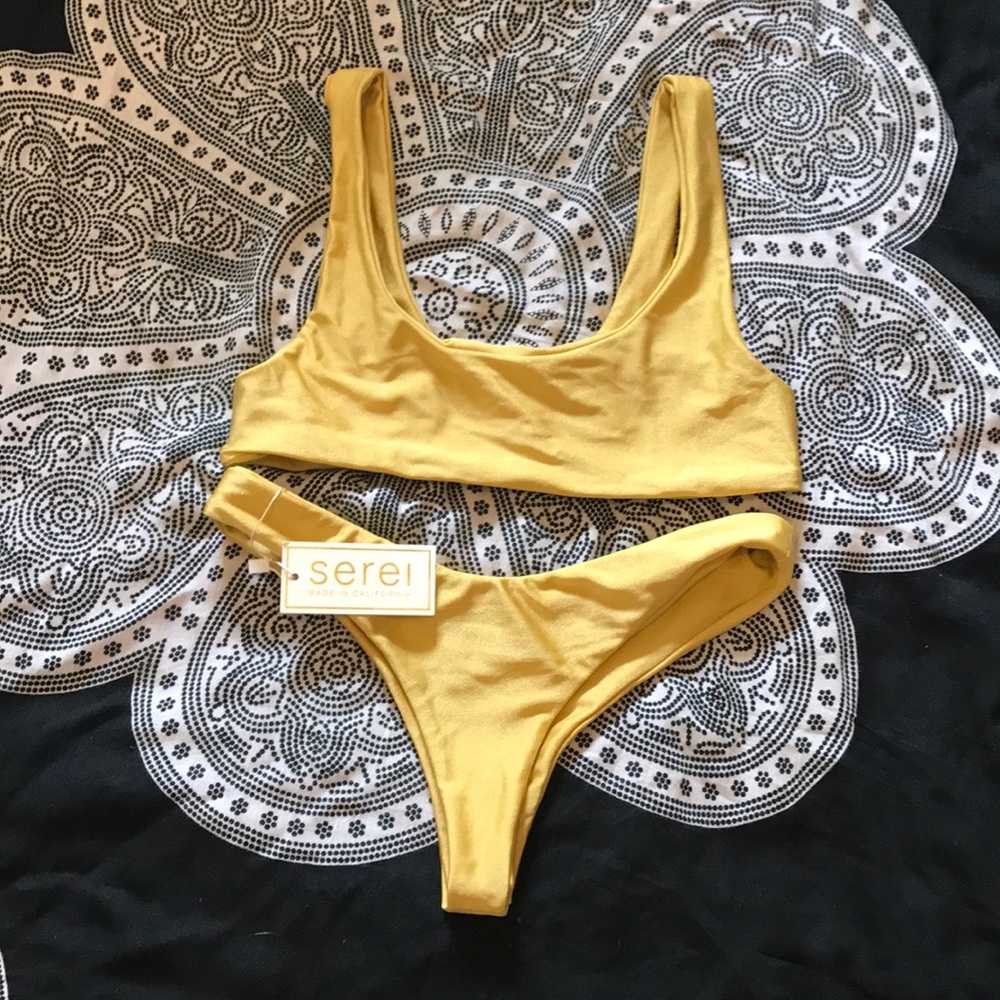 ❌❌SOLD ❌❌Gorgeous gold suit by: Serei